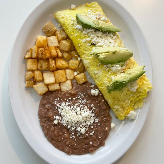 Omelet Mexicano (Mexican Omelet).