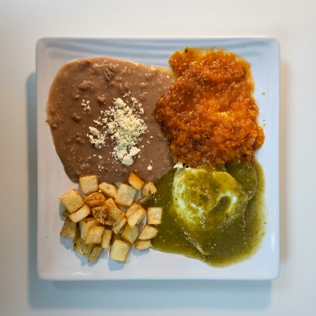 Huevos Divorciados (Divorced Eggs).